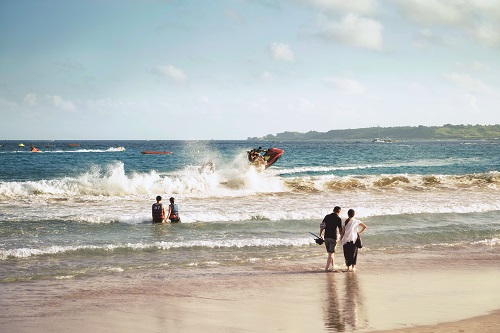 The accumulation and bulging of sand has not stopped, and the erosion and weathering of the shoreline has yet to cease. / Szu-Chi Hsu